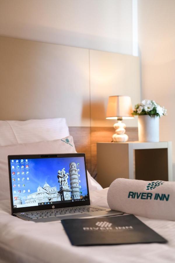 River Inn Stari Banovci Buitenkant foto