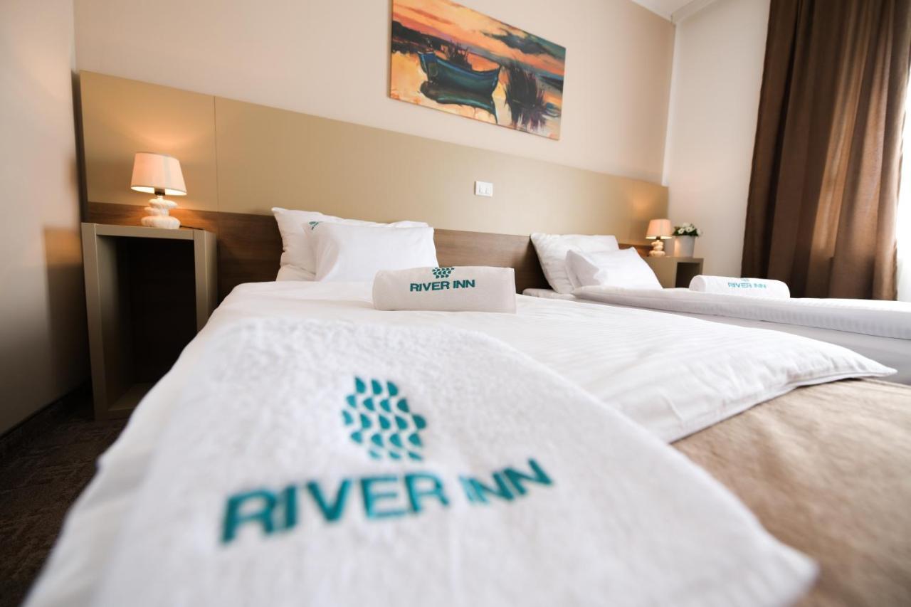 River Inn Stari Banovci Buitenkant foto