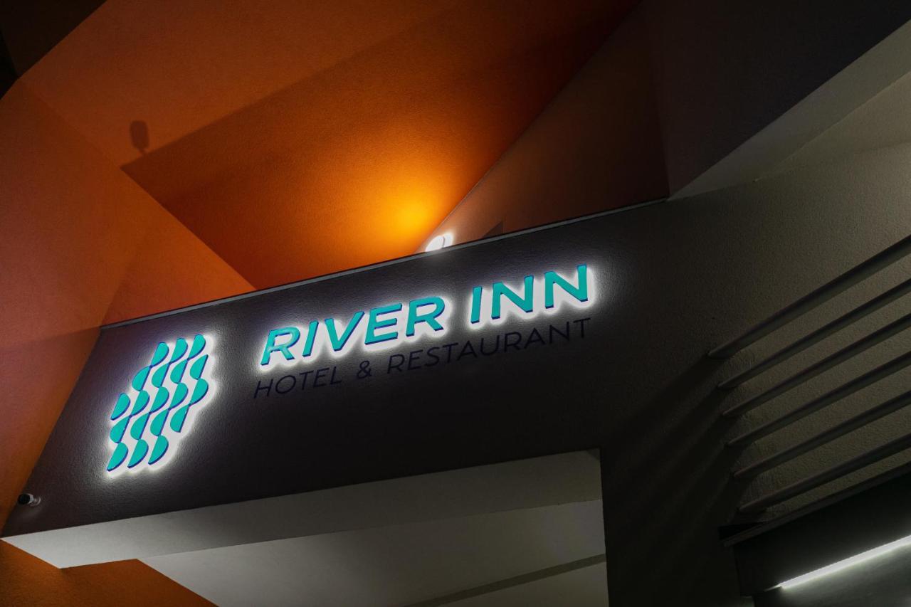 River Inn Stari Banovci Buitenkant foto