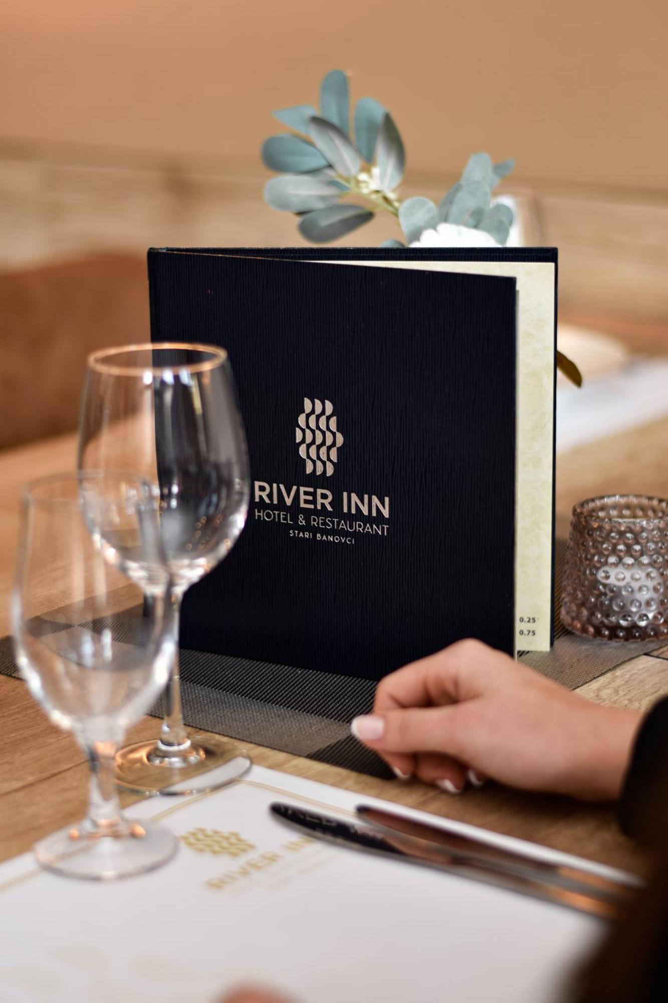 River Inn Stari Banovci Buitenkant foto
