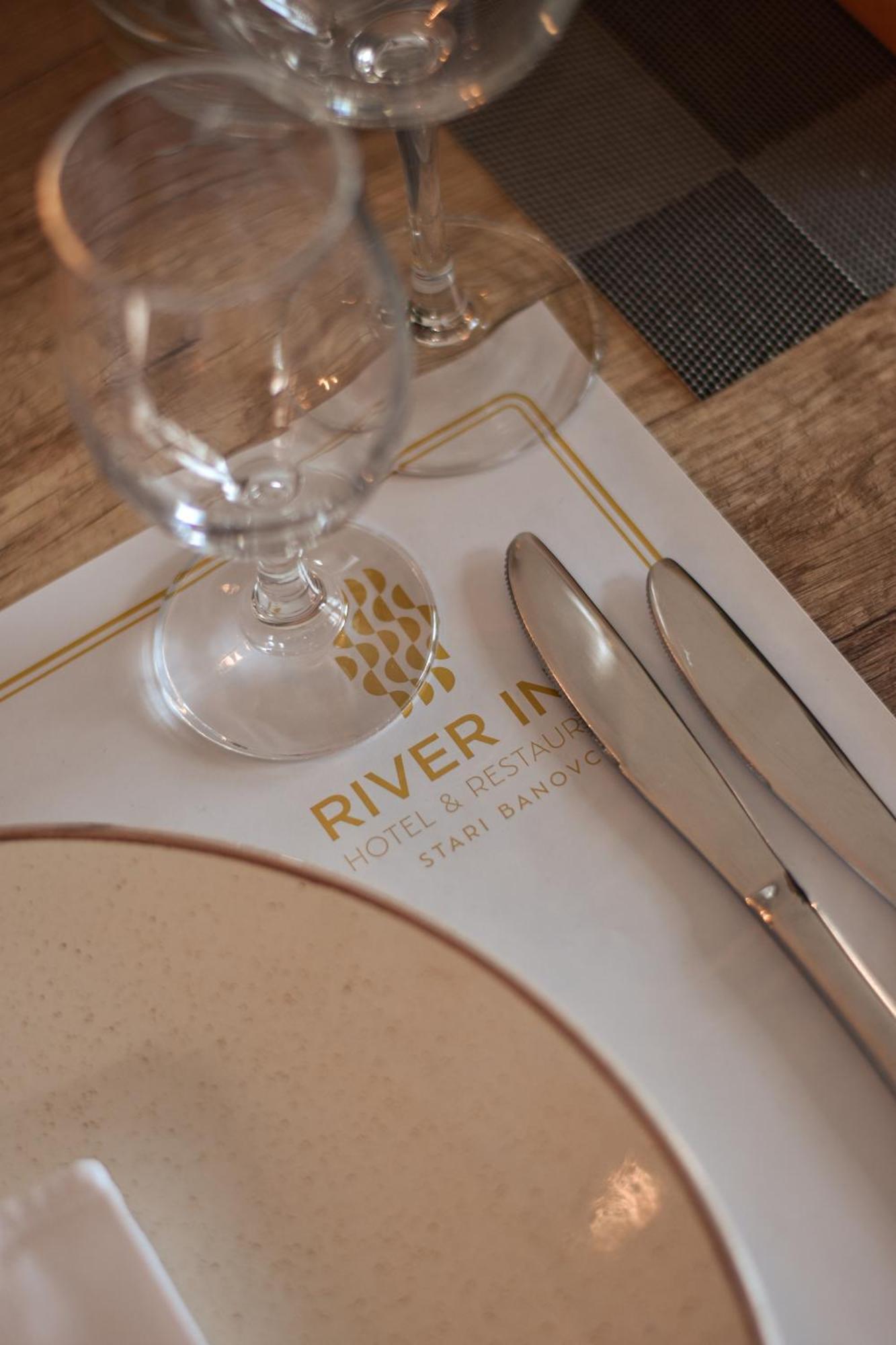 River Inn Stari Banovci Buitenkant foto